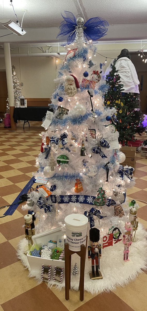 TheBuzzellBuzz's tweet photo. Our “Holiday Cheers from the Senior Center” tree is ready!! Thank you to WOW for this tradition of Festival of Trees. Please stop by to support this wonderful organization and to see all the amazing trees 🌲 https://t.co/79pvyZUXSR