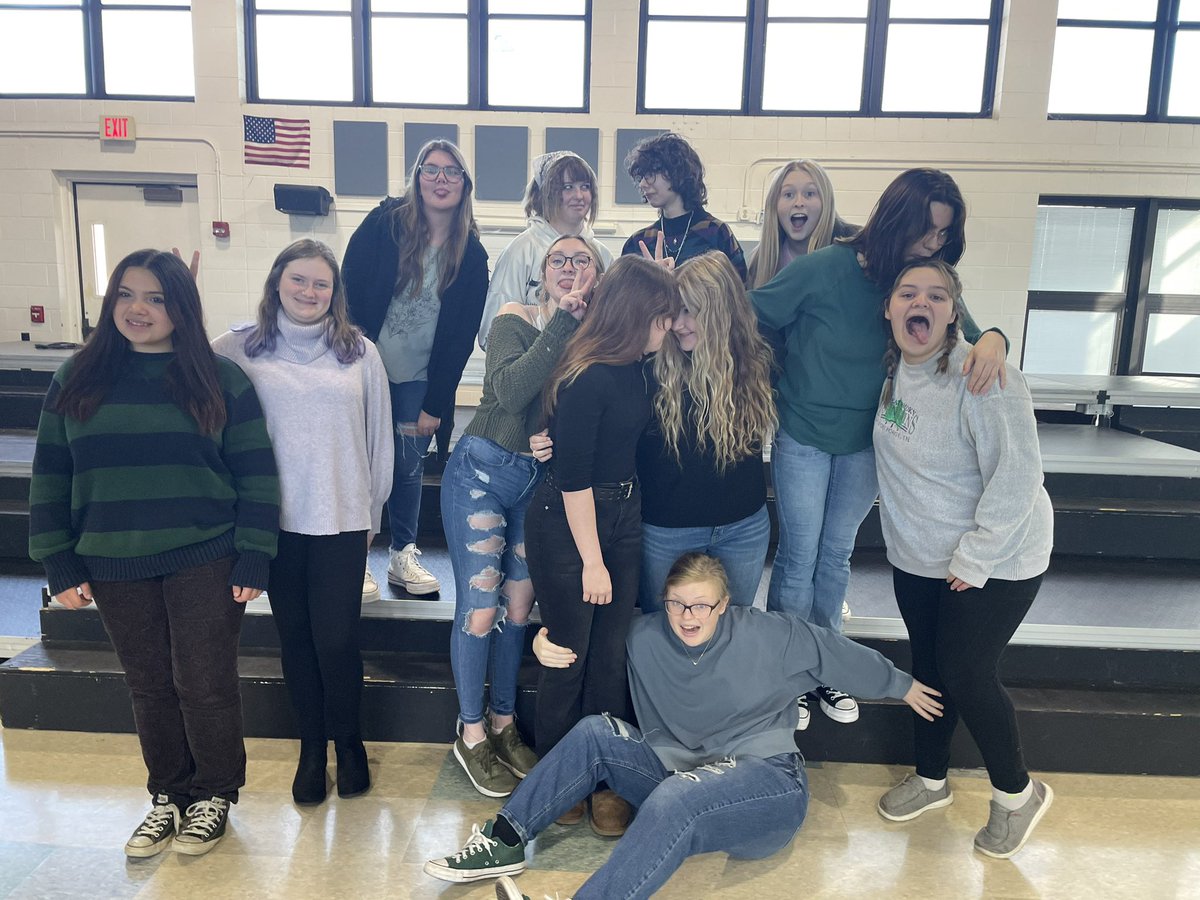 TVGirlsGroup's tweet photo. Theme Thursday: sweaters 🩶
#GEthemethursday https://t.co/NZCMjz9e2t