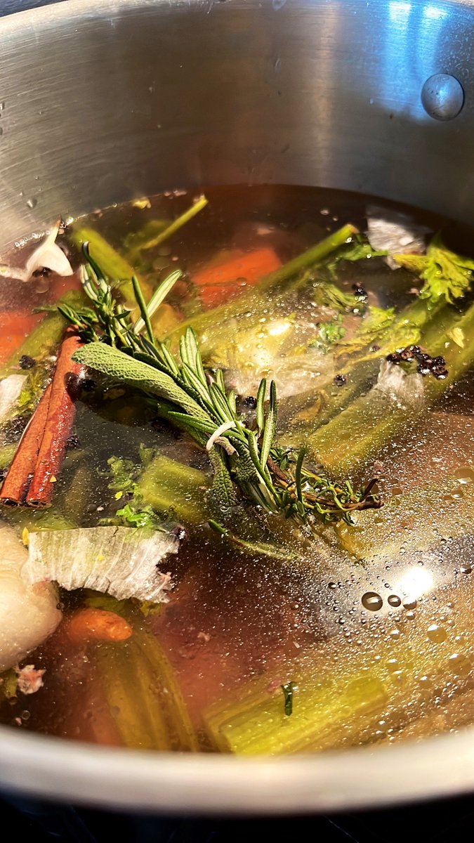 c_barn8's tweet photo. Beef Broth on BBB&E
I’ll allow it
It’ll pair nicely with my Morning Coffee
I threw in some liver 🤫
#Carnivore #BBBE #SoupBones #Liver https://t.co/hytldoPqPb
