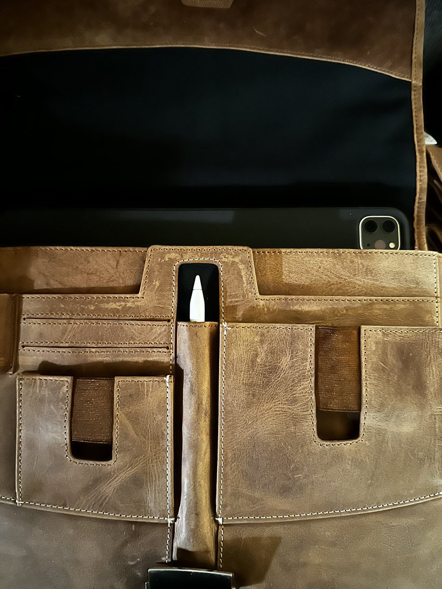 Physixdude13's tweet image. Wooo my iPad setup is complete.

My @MacCasePortable leather carrying bag just came in today

Magic Keyboard, Apple Pencil 2nd gen, I am excited.

Should I get a paper texture screen protector next or don’t use one at all?