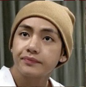 OlaColour's tweet image. Bike man: kskssvsigkebdixgsndbdidj
Me: I swear bro e too funny 😂 
Bike man : I said I lost my mom
Me: