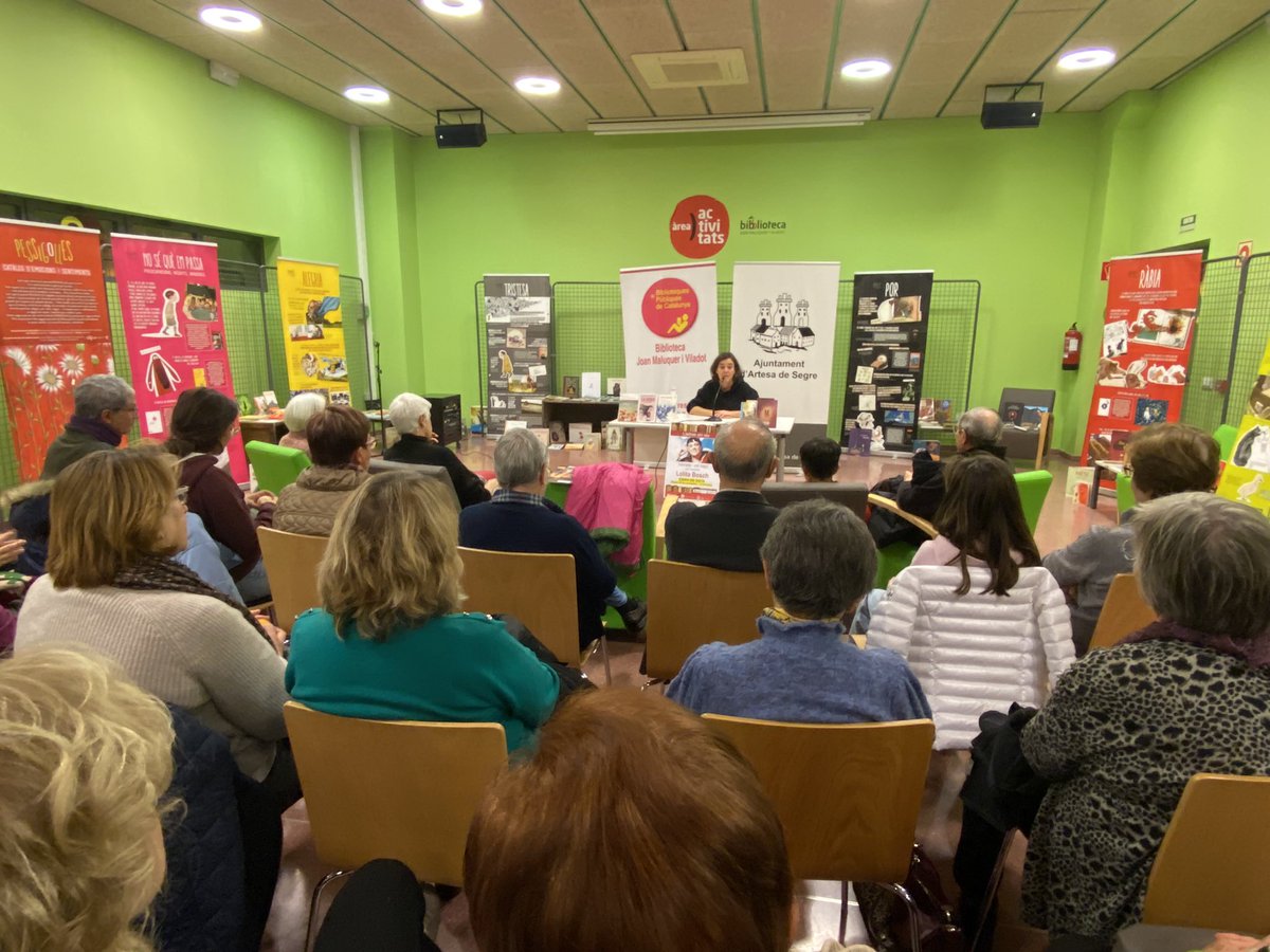 biblioartesa's tweet photo. Xerrada-col•loqui amb Lolita Bosch @lletres @bibliotequeslle @bibliotequescat https://t.co/sJ7VKbB9Rr