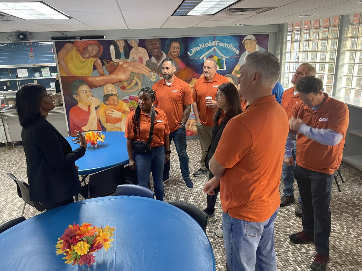 LifeNet4Fam's tweet photo. Thank you @gsk for volunteering with @lifenet4families today! The team helped out in the community cafe and food pantry providing meals for dozens of individuals and families. We will see you again soon! #thankyou #thankful #volunteer https://t.co/6GBHuhMFiy