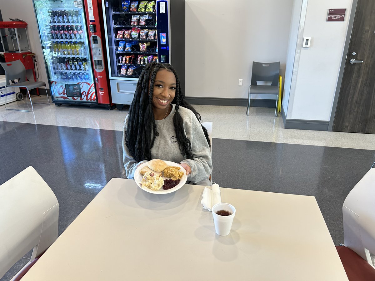 UofHC's tweet image. We hosted a cozy Thanksgiving Luncheon in the Residence Hall for our residents, with President McNeely and UHC administrators personally serving them and thanking them for being a vibrant part of our campus community. 

#ResHall #Residents #UofHC #Thanksgiving