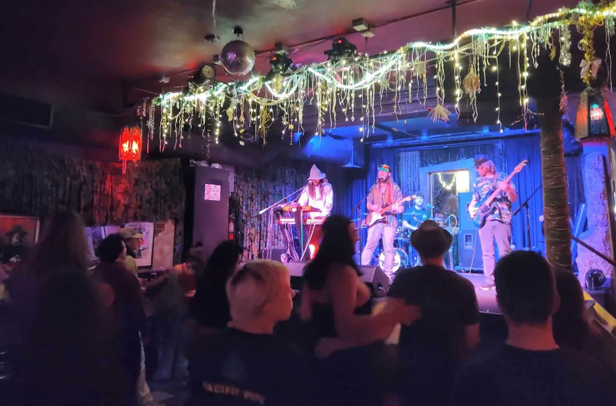 bluegyptianband's tweet photo. San Francisco brought the heat🔥 San Jose TONIGHT✨ #blüegyptian #jamband #indiegroove #livemusic #bottomofthehillsf #SanFrancisco #sfmusic #bayarea #bottomofthehill #sfmusicscene #sanfranciscomusic #sfnightlife #sfnightclub #sfbayarea #sanjose #sanjoseca #sfx #sanjosecalifornia https://t.co/hrgZzmiXe1