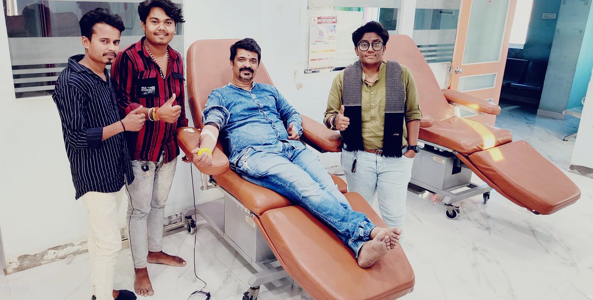 malasi855's tweet photo. ಇಂದು ಮತ್ತೆ ತುರ್ತಾಗಿ HB Low ಆಗಿರುವ ಅಜ್ಜಿ ( ಚಂದಮ್ಮ) ಅವರಿಗೆ ಬೇಕಾಗಿದ್ದ ಮತ್ತೊಂದು ಯೂನಿಟ್ A-Ve ರಕ್ತವನ್ನು ದಾನ ಮಾಡಿರುವ ಮಾತೃ ಹೃದಯಿ, ಯಜ್ಞ ತಂಡದ ಹೆಮ್ಮೆಯ ಸದಸ್ಯರಾದ ಜಗದೀಶ್ ಗಾಜರೆ ಅಣ್ಣನವರಿಗೆ ತುಂಬು ಹೃದಯದಿಂದ ಧನ್ಯವಾದಗಳು ......🙏🏻🚩🇮🇳🩸

Team YAGNYA- ಯಜ್ಞ 🙏🏻🚩🇮🇳🔥 https://t.co/244R7Uk81J