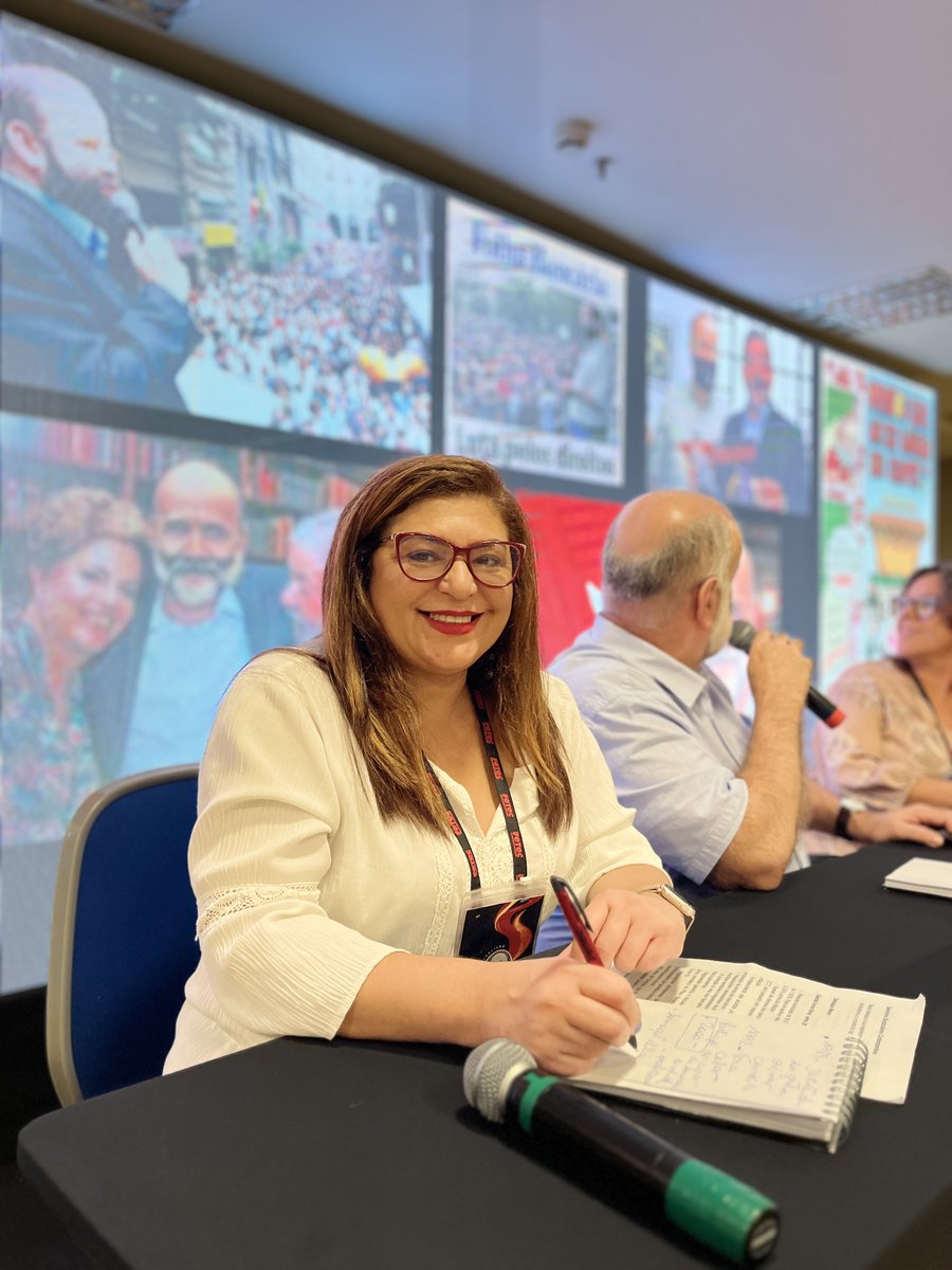 Hoje estou prestigiando o seminário da Fetec. Participar desses debates é uma fonte importante de inspiração e conhecimento. 💬📚