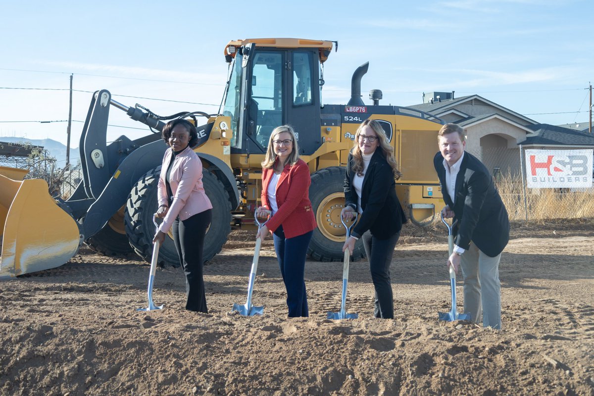 MayorGallego's tweet photo. We’ve created or preserved more than 34,000 housing units as part of our Housing Phoenix Plan, and this morning, we got started on 126 more!

Just south of Downtown, Dahlia Village will be a mixed-income, mixed-use community near our new light rail station. The perfect trifecta! https://t.co/tGjkgmTMek
