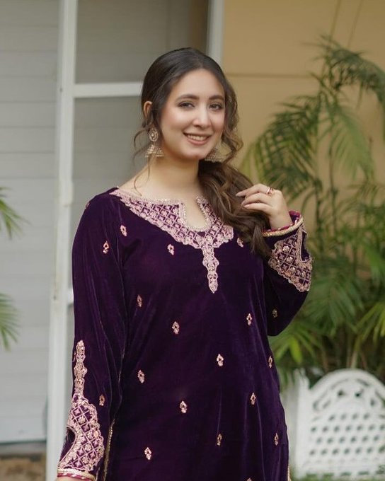 CelebPakistani's tweet photo. #KomalAziz 🌟💖 https://t.co/RqYKBkdp70
