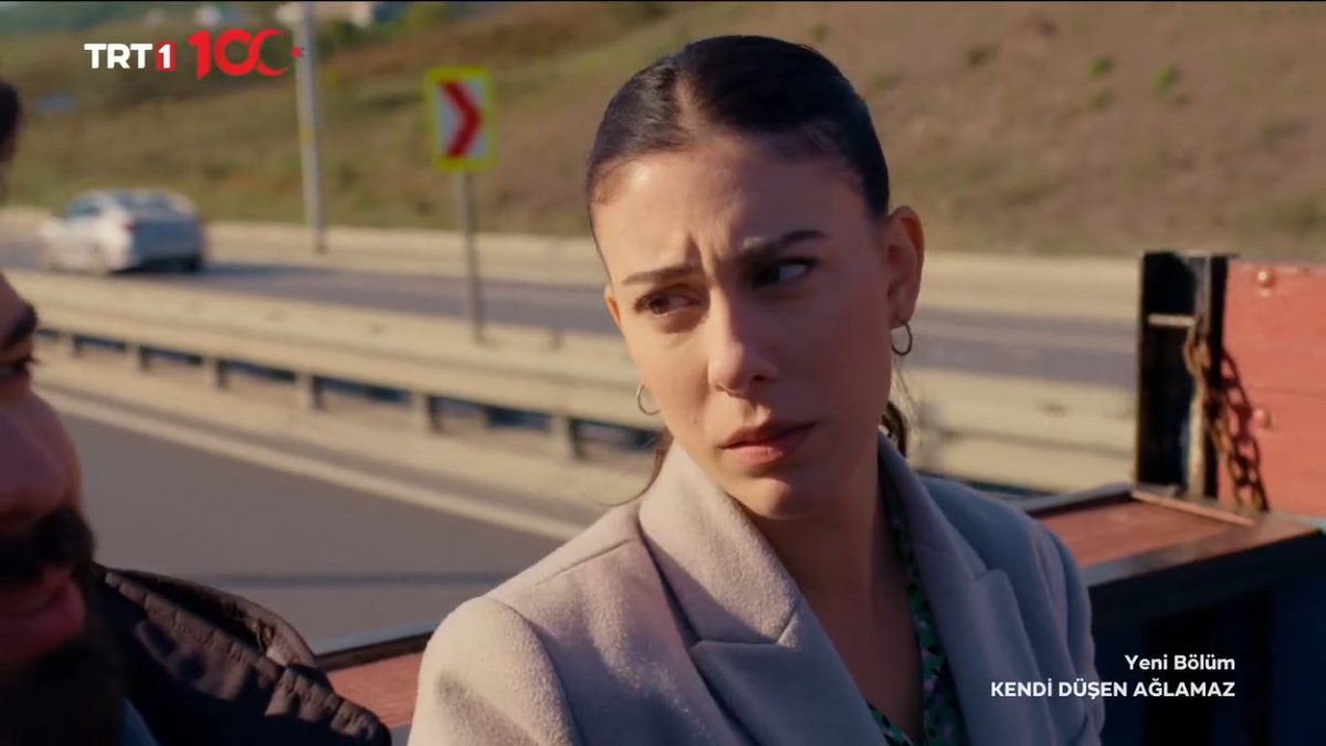 MuzikveTV's tweet photo. Serap & Bilge sahnelerine bayılıyorum, öyle boş sahneler değil altları harika doldurulmuş ve diyalogları ile de izleyiciyi çeken cinsten sahneler. Batuhan Ekşi & Hivda Zizan Alp 💫
#KendiDüşenAğlamaz #SerBil https://t.co/AAyd8XQ4n1