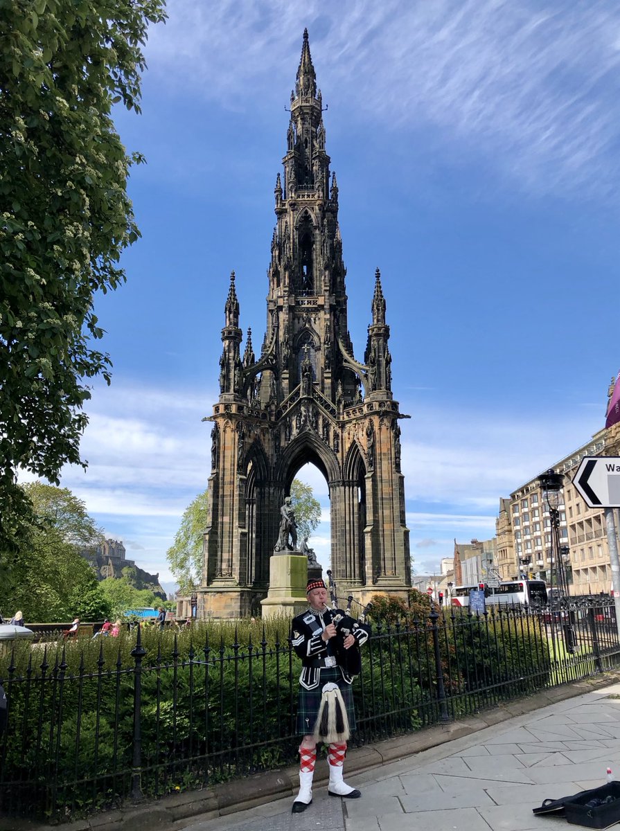 LorraineInglisD's tweet photo. Happy St Andrew’s Day! 🏴🎉
#DailyColourChallenge #tartan
#Scotland #StAndrewsDay https://t.co/anbjZnd5Q0