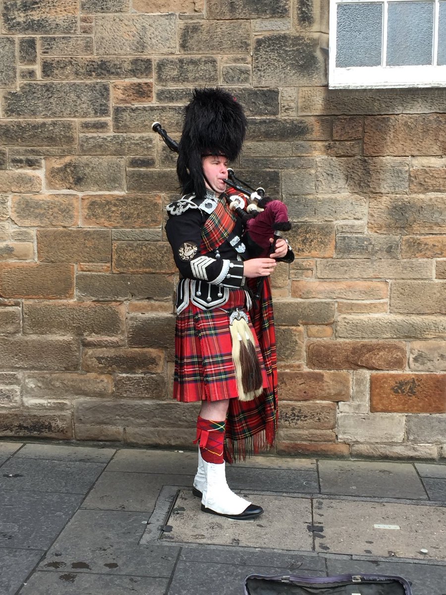 LorraineInglisD's tweet photo. Happy St Andrew’s Day! 🏴🎉
#DailyColourChallenge #tartan
#Scotland #StAndrewsDay https://t.co/anbjZnd5Q0
