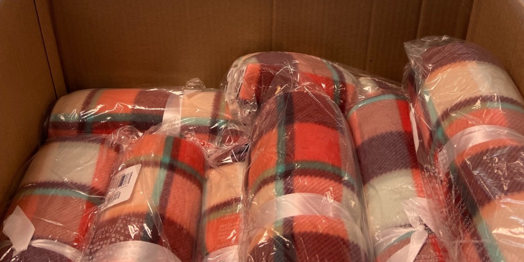 MxGroup's tweet photo. For the seventh year in a row, we've supported @sarahs_inn — an organization that helps families affected by domestic violence. Thanks to all Mx employees who donated and packed 72 bags of essential items for winter. https://t.co/tAi1UKhGs8
#TheMxGroup #MxImpact #SarahsInn https://t.co/VfUqZuBYUF