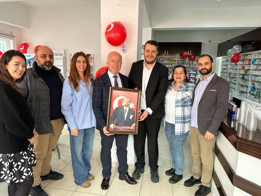 aydineczacioda's tweet photo. Bugün değerli meslektaşım Alpcan Eroğlu’nun eczanesinin açılışını MHP İl Başkanı Sayın Haluk Alıcık,  ailesi ve sevenleri ile birlikte yaptık. 
Değerli kardeşim Alpcan’ı kutluyor, “Koçak Eczanesi”nin hayırlı olmasını ve bereketli kazançlar getirmesini diliyoruz https://t.co/fXg4zQJVZ5