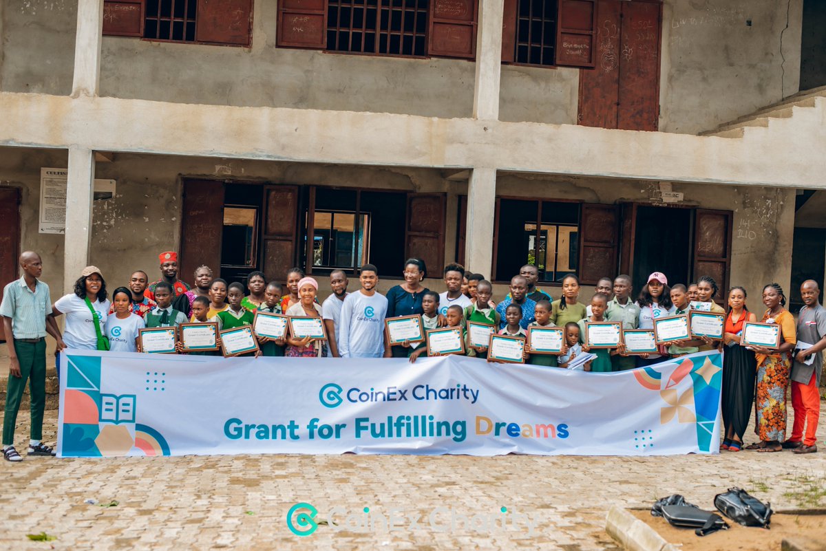 CoinExSpanish's tweet photo. 😟Según el Banco Mundial, 40 millones de niños en Nigeria viven en condiciones de extrema pobreza.

❤️Las becas de @CoinExCharity tienen como objetivo brindar oportunidades educativas a más niños de la calle. 

🙌Juntos podemos remodelar el futuro de los niños que viven en la pobreza.

#CoinExCharityGrant #CoinEx #charity