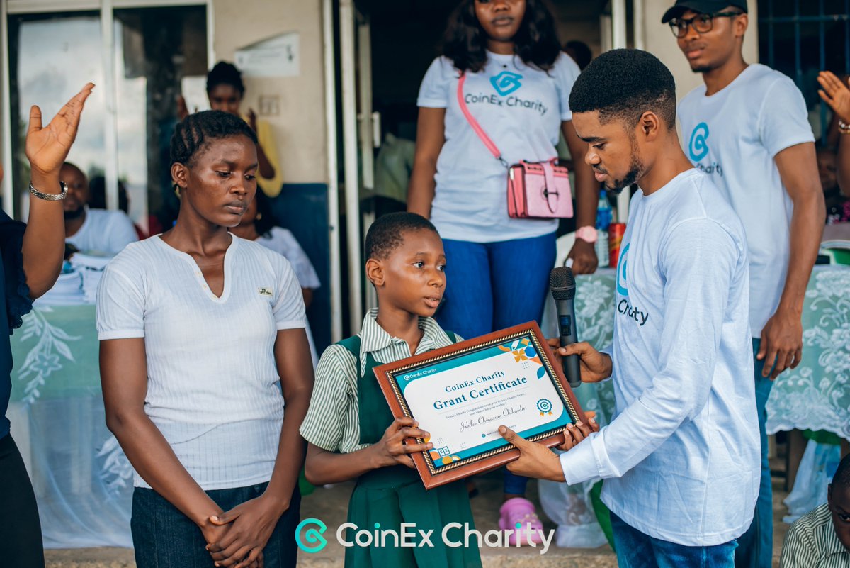 CoinExSpanish's tweet photo. 😟Según el Banco Mundial, 40 millones de niños en Nigeria viven en condiciones de extrema pobreza.

❤️Las becas de @CoinExCharity tienen como objetivo brindar oportunidades educativas a más niños de la calle. 

🙌Juntos podemos remodelar el futuro de los niños que viven en la pobreza.

#CoinExCharityGrant #CoinEx #charity