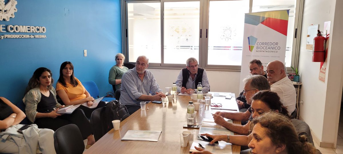 CorredorBiocRN's tweet photo. Se reunió el directorio del Corredor Bioceanico Norpatagonico y presentó la agenda para el 2024 https://t.co/jd0yvp4aOB https://t.co/ttl5WpFRNL