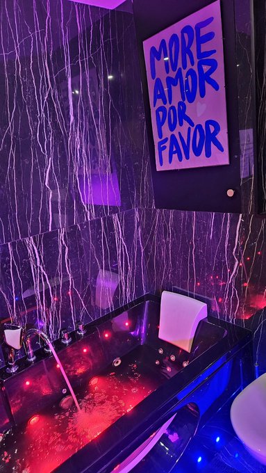 On vous a tourn&eacute; plein de contenu #porn &agrave; Paris avec un abonn&eacute; ! 😈 Promis c'&eacute;tait chaud ! 🔥 Et &ccedil;a sortira<a href="/tag/porn"class="tags">#porn</a><a href="/tag/mym"class="tags"><span>#mym</span></a><a href="/tag/onlyfans"class="tags"><span>#onlyfans</span></a>