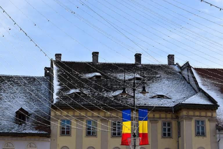 Travel_2Romania's tweet photo. Buna dimineata din #Sibiu !🤗 #WinterHouse #travel
📸 Andreea Frățilă
#TraveltoRomânia https://t.co/EHpk9VzzrA
