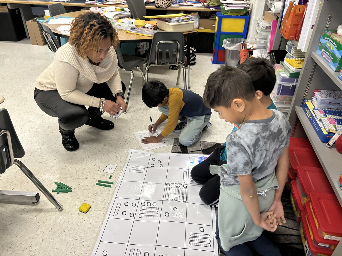 jillbuss2014's tweet photo. Fun day in first grade reviewing place value with BlueBots. #algorithms #collaboration @LLawlerCCE @Colts_CCE @csforlcps https://t.co/HkWLHRCDkk