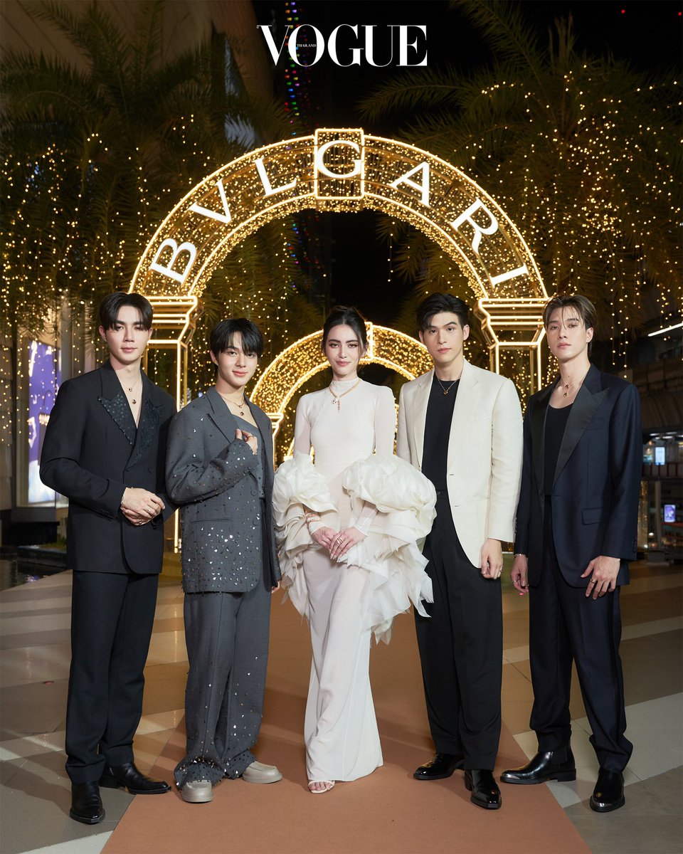 VogueThailand's tweet photo. รวมโมเมนต์ “ซี-นุนิว” @CwrNew @zee_pruk ในงาน ‘The Christmas Tree Light Up’ แบรนด์ @Bulgariofficial ณ พาร์คพารากอน #BulgariThailand #MagnificentWonders #TimeForMagnificent #HolidaySeason #BVLGARILightupxZeeNunew #ZeeNunew  

#VogueReports https://t.co/LaOEe73Myd