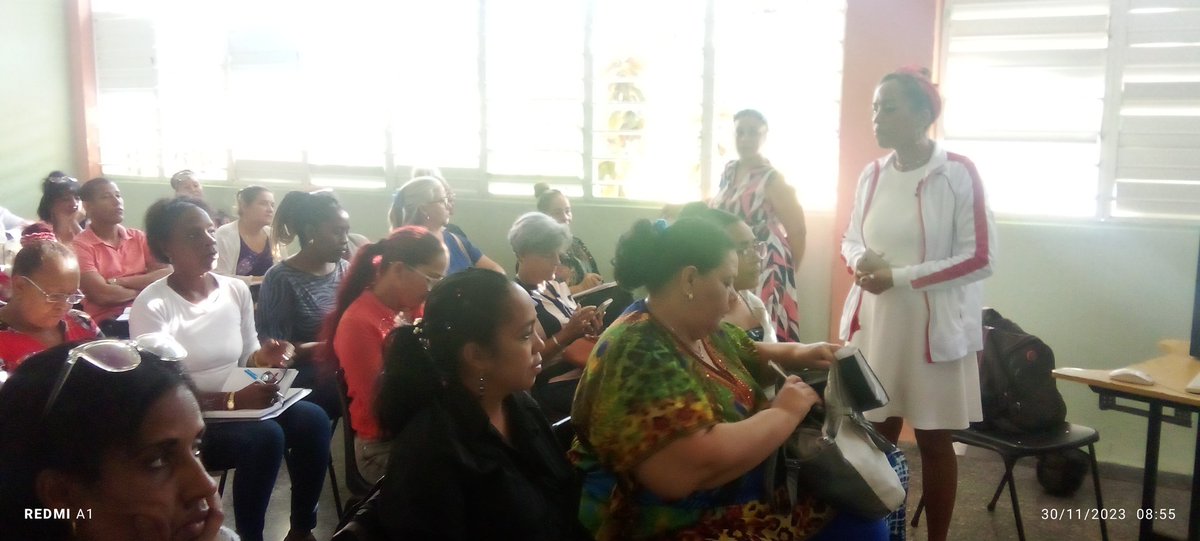 Inicia en el día de hoy preparación a directores de la Dirección General de Educación Marianao con la DTRC  Norma Pia con el tema: Programa nacional contra el racismo y discriminación racial (Color Cubano) <a href="/DosalElena/">Elena Dosal</a>  <a href="/LeyanisOlivar16/">Leyanis Olivares Darroman</a> #LaHabanaDeTodos #EducaLaHabana #CubaMined