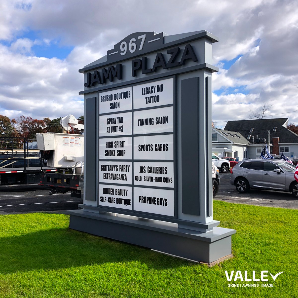 vallesigns's tweet photo. ✨ Valle Signs &amp; Awnings has just unveiled the stunning Internally Illuminated Double-Sided Pylon Sign for JAMM PLAZA in Holbrook, NY. A beacon of elegance and visibility, this sign is a testament to exceptional craftsmanship. 💡🏢

☎ (516) 408-3440
📍55 Decker St, Copiague, NY https://t.co/3Pj75aBpnF