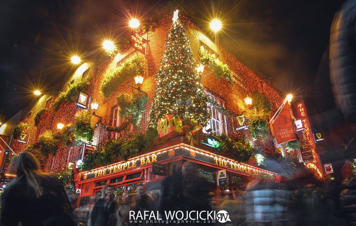 wojcicki_rafal's tweet photo. 📍The Temple Bar Pub, Dublin.            
#Ireland #Dublinphotos #Rafalwojcicki #Photographerrw #City #Dublinphotography #Streetphotography #TheTempleBarPub #ChristmasTree 
@TheTempleBarPub  
@PhotosOfDublin
@VisitDublin
@LovinDublin
@DiscoverIreland 
@discoverirl 
@GoToIreland https://t.co/4bvYeMEZ0U