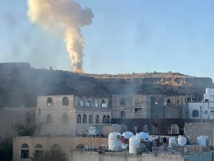 Explosions have rocked the mountainous area of Attan in Sanaa, targeting arms and missile caches of the Houthi militia. Reasons for the explosions are unknown yet. #Sanaa #Yemen #Attan #BREAKINGNews #اليمن #Sanaa #Houthis