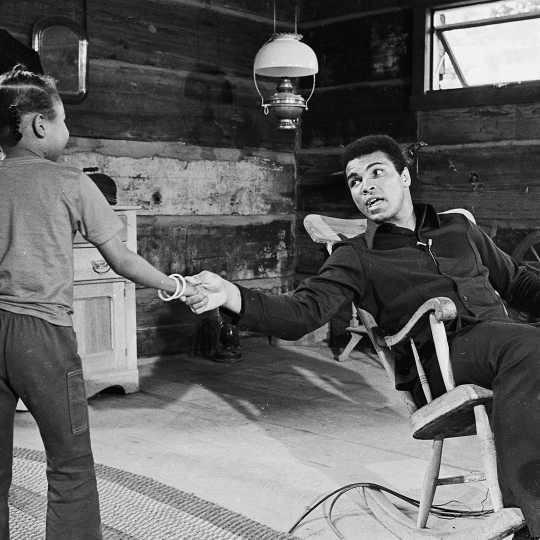 MuhammadAli's tweet photo. Comment below how you are implementing one of Muhammad’s Core Principles today ⬇️
#MuhammadAli #Icon #Comment #CorePrinciples #GOAT #Champion https://t.co/scCT46noMV