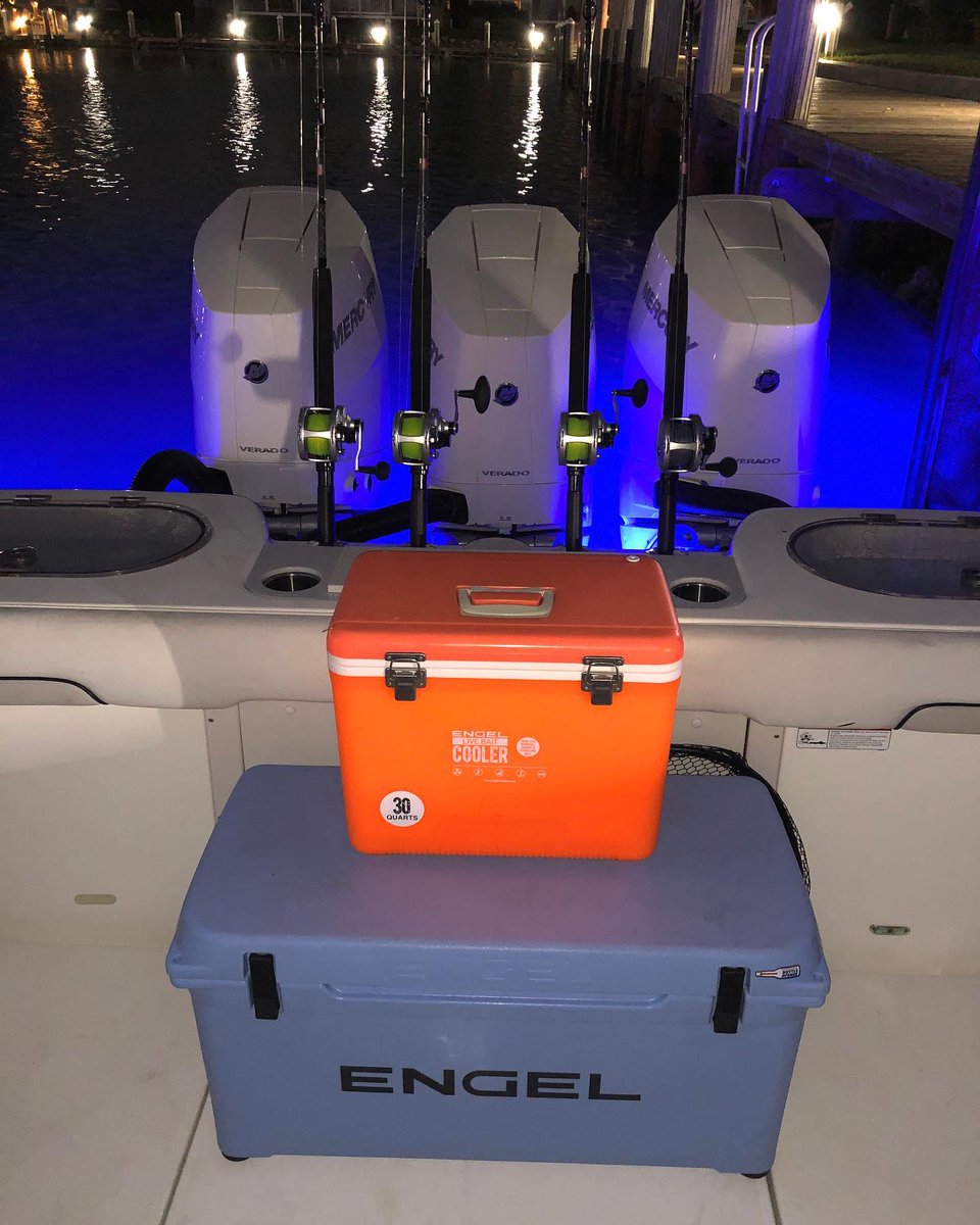 Early morning Engel colors. 
 📷  @georgepoveromo 
Engel 30 qt Live Bait Cooler in High Viz Orange: bit.ly/3kKFuae
Engel 65 Cooler in Arctic Blue: bit.ly/46D43HK
@engelcoolers @mercurymarine @makoboats #livebaitcooler #highvizorange #ornagecooler #bluecooler