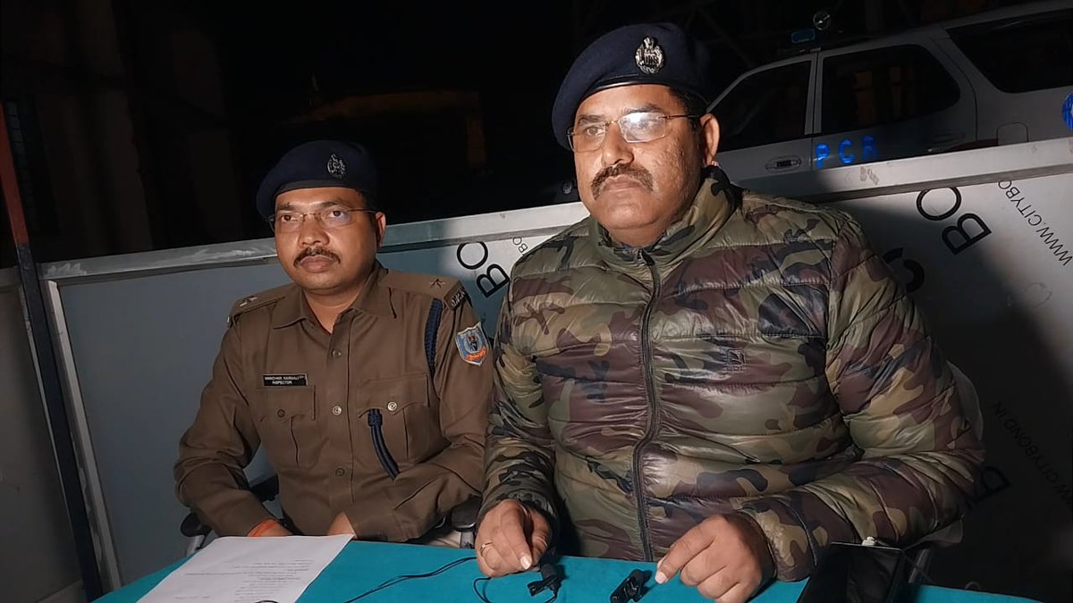 ChatraPolice's tweet photo. चतरा पुलिस को प्राप्त गुप्त सूचना पर विशेष छापामारी टीम द्वारा कार्रवाई करते हुए सदर थाना क्षेत्र से 02 अपराधकर्मियों को एक पिकअप वाहन में लादकर ले जा रहे 1860 बोतल(918 ली) अवैध अंग्रेजी शराब के साथ गिरफ्तार कर न्यायिक हिरासत में भेजा गया ।
@JharkhandPolice 
@Lathkar_IPS https://t.co/TVAeTEoVN7