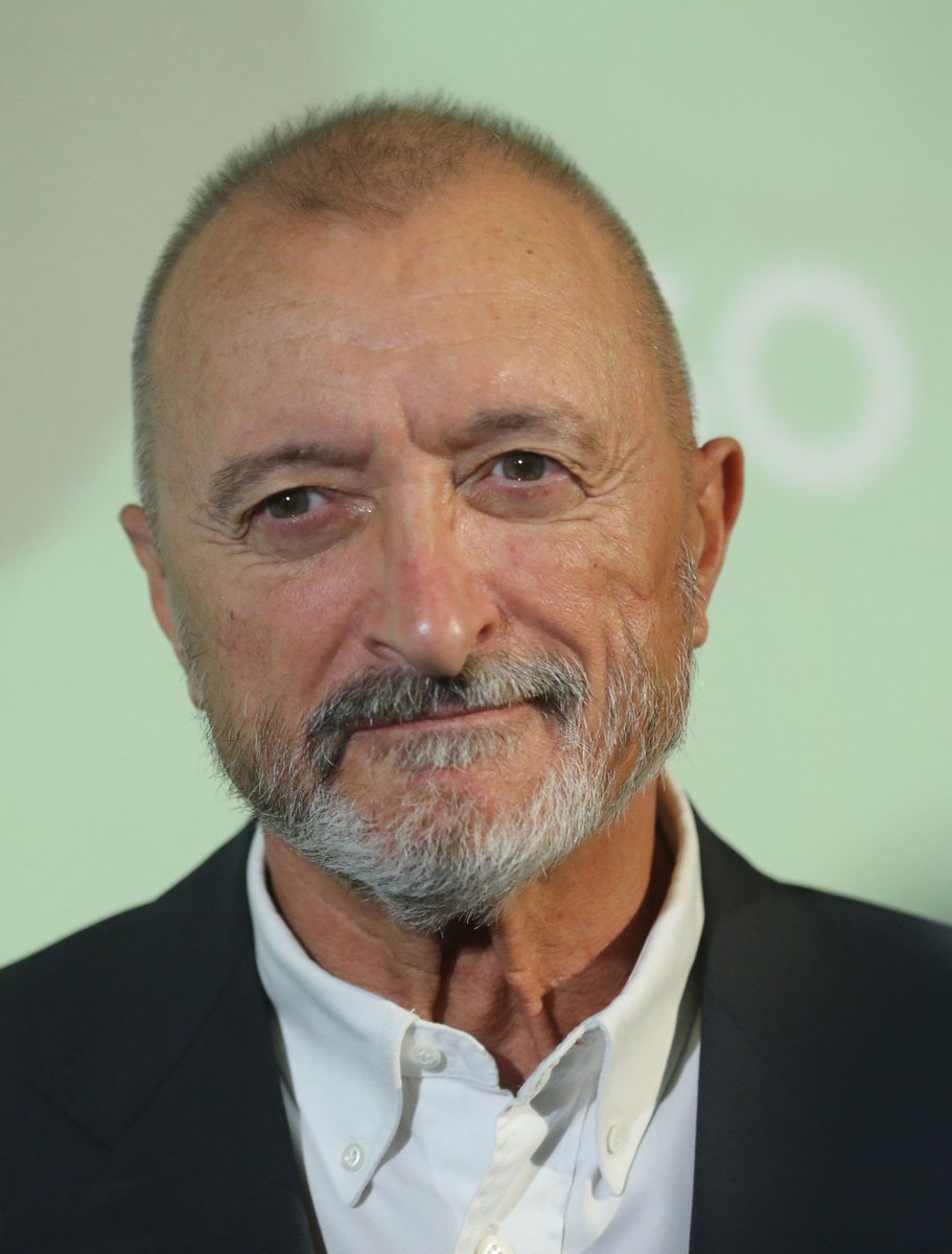 Un escritor que se precie de serlo no va por los programas de televisión criticando al presidente del gobierno de su país diciéndole que es un asesino y analfabeto.
MAL <a href="/perezreverte/">Arturo Pérez-Reverte</a> 
Igual es que tus libros son infumables y no hay quien los lea.
Debes pensar antes de hablar..