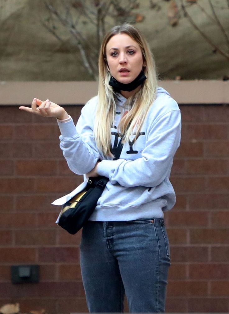 Kaley Cuoco tweet media