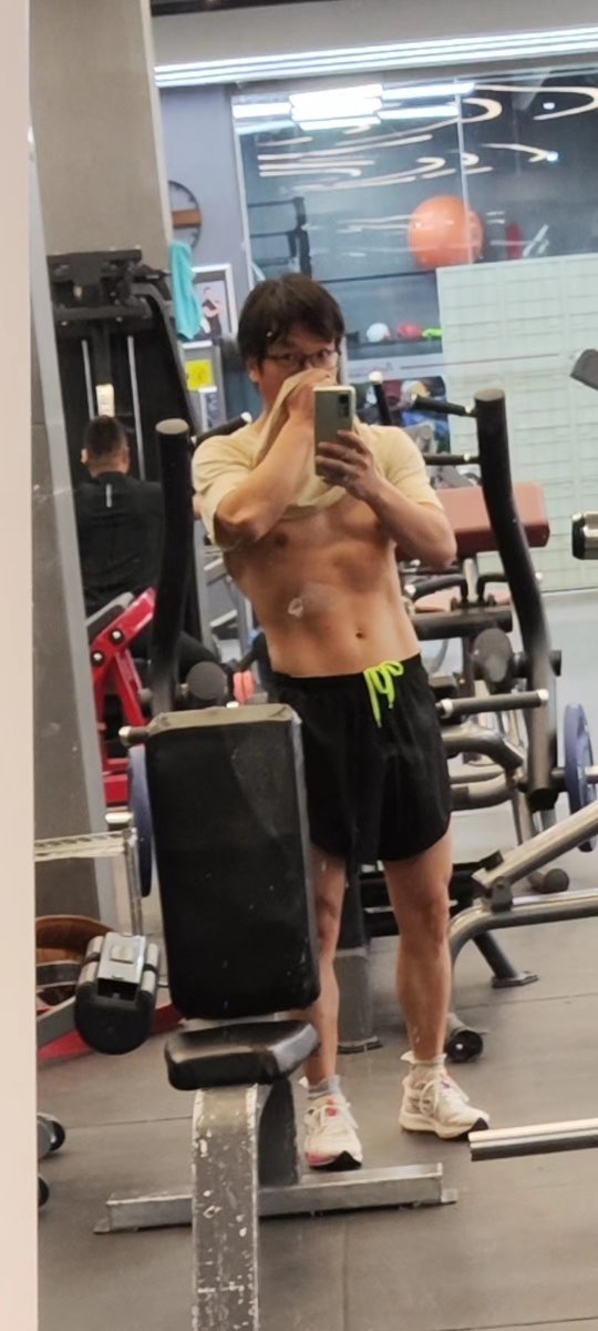 还是健身房暖和。