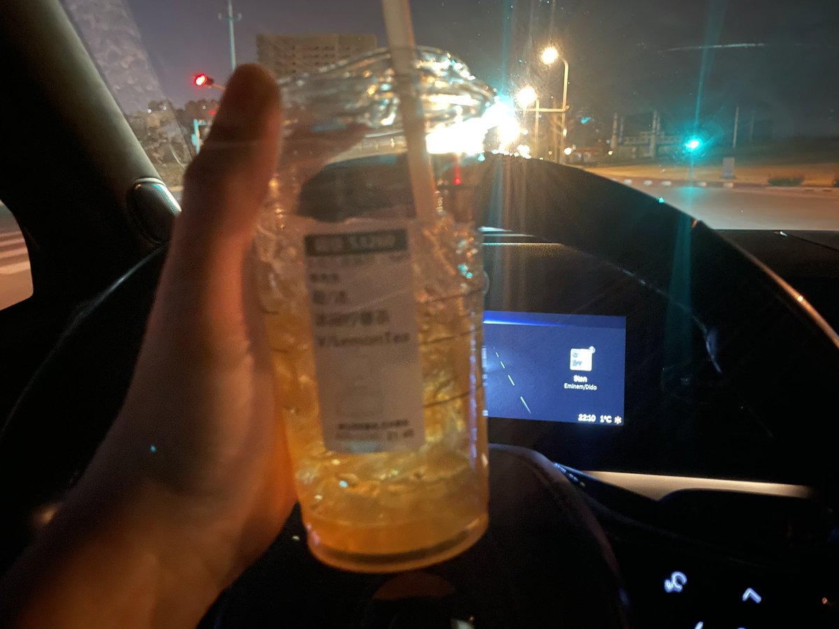 chen90953882's tweet photo. 壮汉不喝热饮 https://t.co/1uhNDmclrp