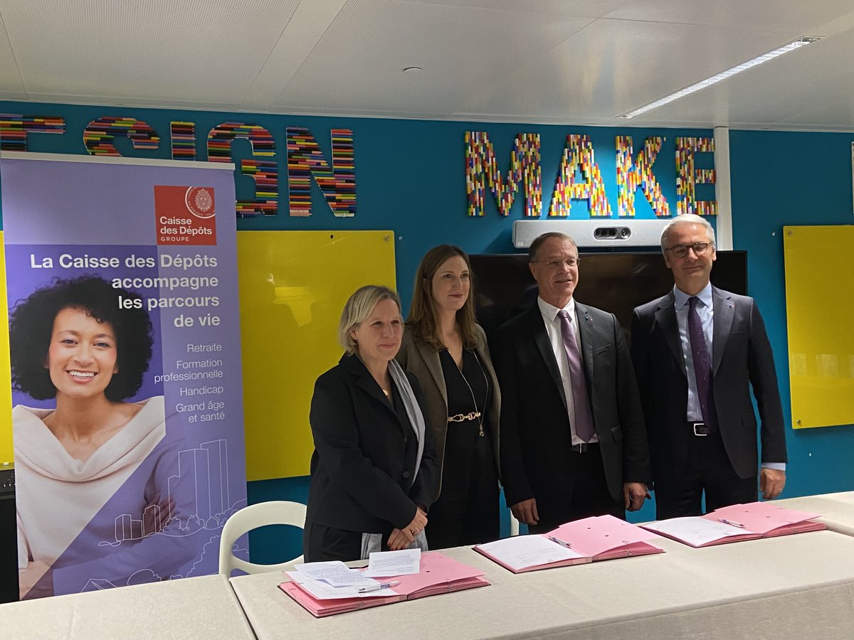 caissedesdepots's tweet photo. Marianne Kermoal-Berthomé, dir. #PolitiquesSociales @caissedesdepots, @HeitStephane @CPMEnationale signent une convention de partenariat en présence de @CGrandjean_ @Travail_Gouv 🤝 #CPF #SOLTéA

Un partenariat #FormPro au service de la politique emploi formation des employeurs👌 https://t.co/qLn9ujIZvF