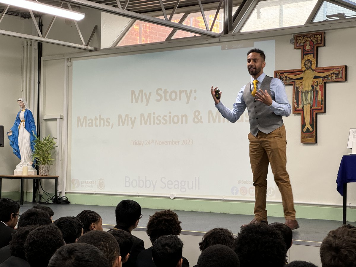 stbons's tweet photo. It is always great to have our #alumni come & visit to #inspire our students; @Bobby_Seagull is such a great ambassador of our school.
"My #advice is to have a growth mindset, have big dreams, and make sure the hard work starts today." - Bobby Seagull
#bonsboy #alumnivisit https://t.co/PwqMNVdDQm