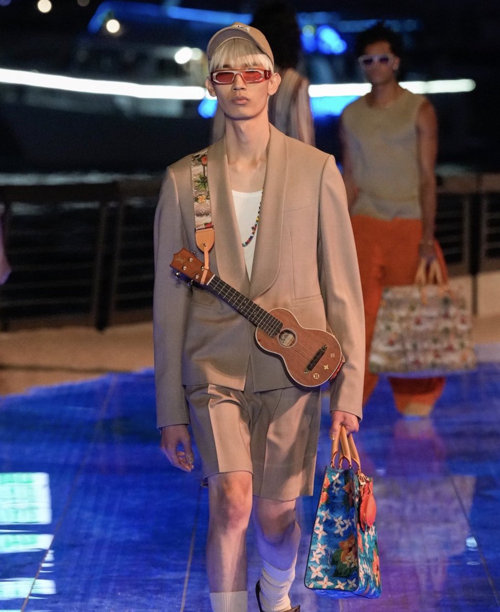 Lara Tutton tweet media