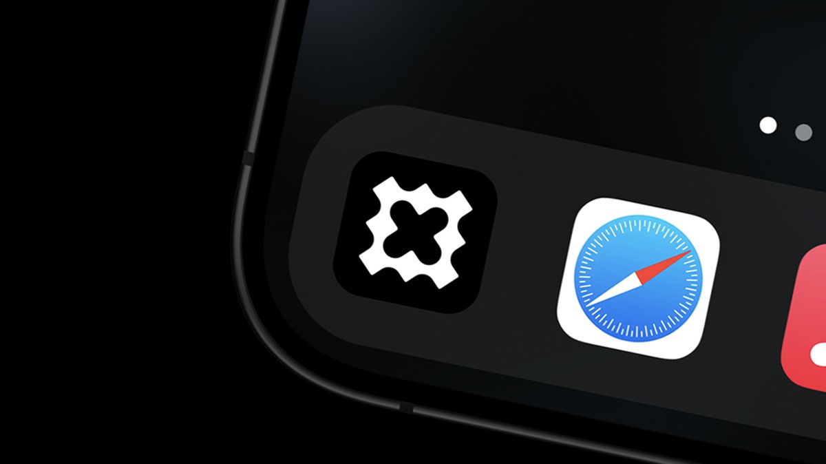 lucasxfields's tweet photo. I get a lot of questions about the mockups I use for presenting logos as iOS app icons. So I created a new mockup from scratch and it's up for grabs, totally free! All I'm asking is that you give me a follow on X, repost this, drop a comment here or leave a review on Gumroad. https://t.co/jBfLFTlFJC