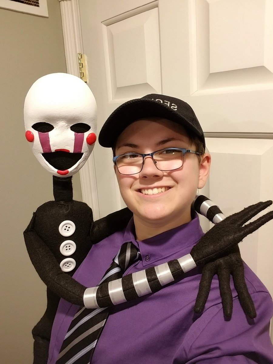 TheMutatedDeity's tweet photo. Y'know what, sure! Hi! I made the Marionette from FNAF 2! She's 4'2", super light, and totally wearable! Brought her to a local comic expo as part of a cosplay and she was very popular! :> https://t.co/zSdLhFXkx1