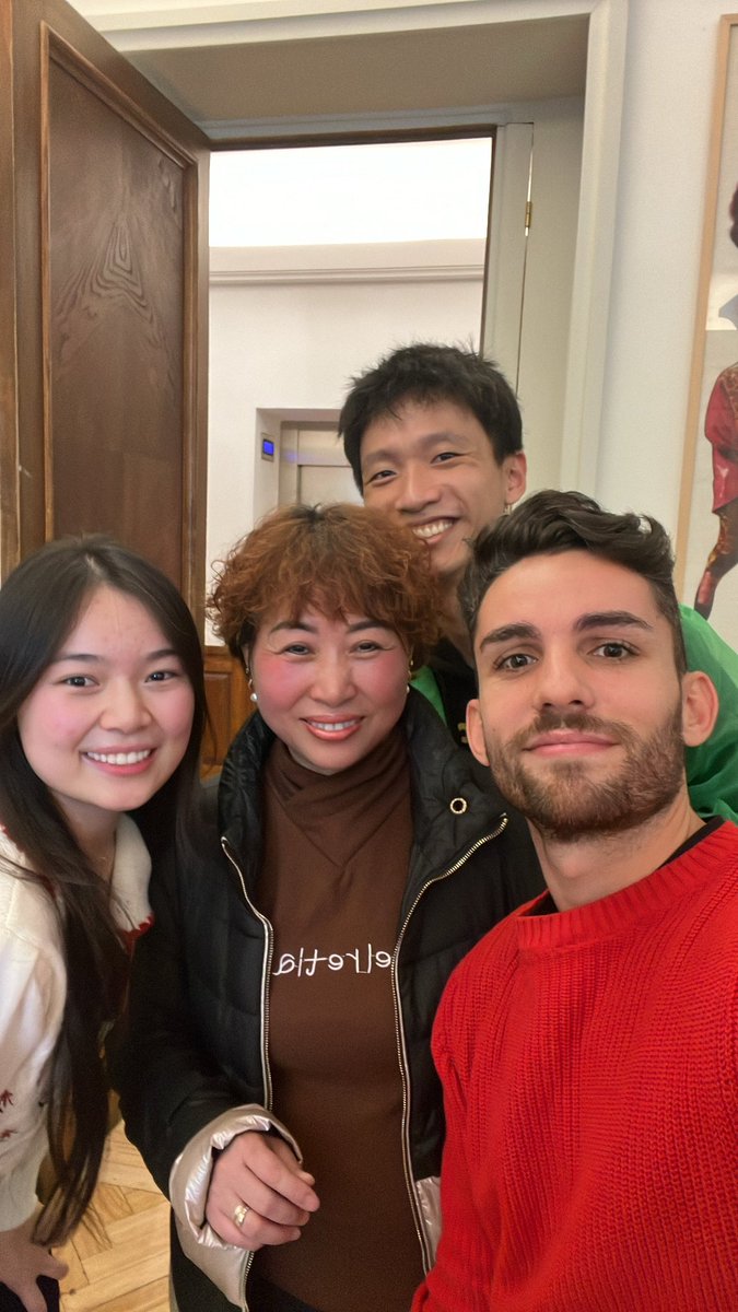 Jorgecb_'s tweet photo. Aquí con tres actorazos, personas preciosas y ahora… ¡¡NOMINADOS AL GOYA!! Qué viaje más bonito ha sido y sigue siendo CHINAS. Muchas gracias a los académicos por esas cuatro nominaciones, estamos inmensamente felices ♥️. https://t.co/7VtO0XAj2C