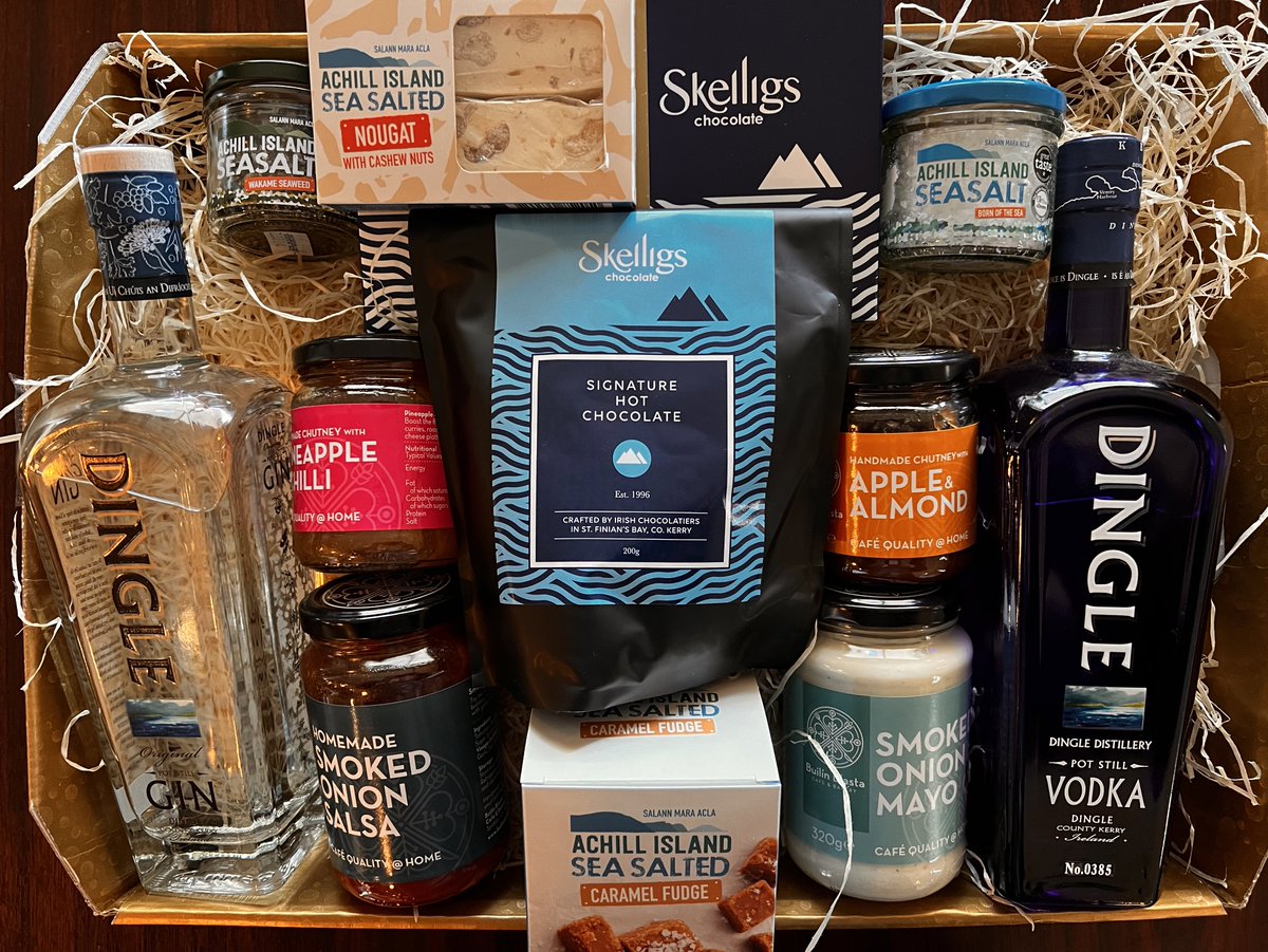 Seo agaidh Ciseán na Nollaig ón nGaeltacht 😊 Introducing our “Gaeltacht Christmas Hamper” full of beautiful artisan products made by our friends at @achillseasalt @CafeBuilin @Skelligs & @DingleWhiskey from the the Irish speaking regions of Ireland 💚 #Christmas #Nollaig