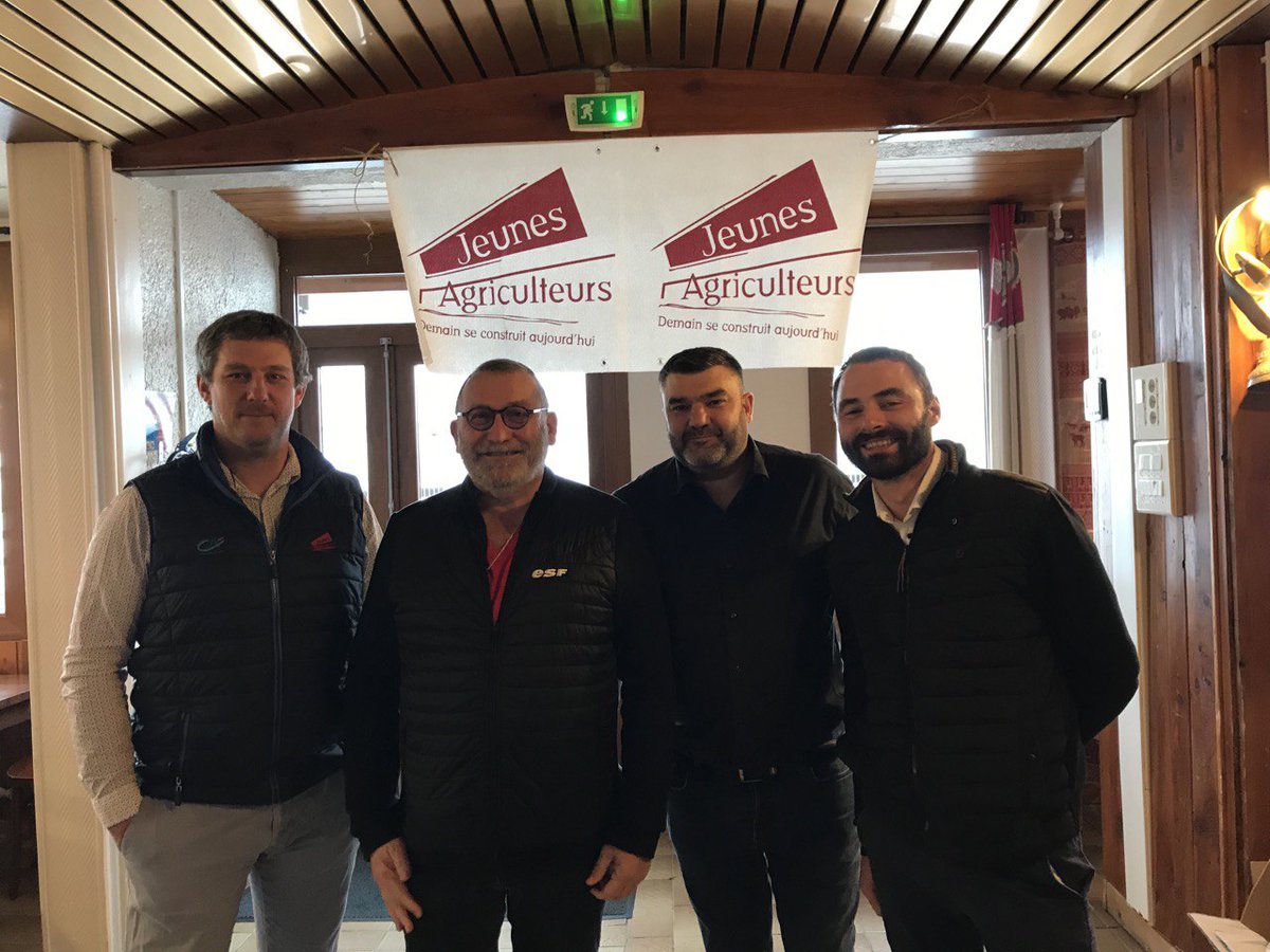 Politique agricole commune: quel lien avec les politiques de cohésion des territoires ? J'ai répondu avec mon ami Jérémy Decerle, député européen Renew Europe, aux questions des jeunes agriculteurs rassemblés à Ancelle (Hautes-Alpes).