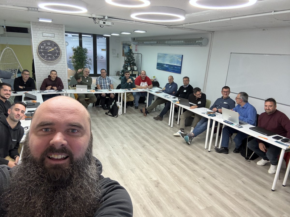innovaphone_ES's tweet photo. ¡Muchísimas gracias a los participantes en nuestra mesa redonda de ayer en Barcelona para técnicos #innovaphone! 🙌
Esperamos que hayáis aprendido y disfrutado tanto como nosotros 😀

¿Conoces el programa de formación técnica y comercial de innovaphone? https://t.co/9zwhW8sm3k https://t.co/2uri34g5qL