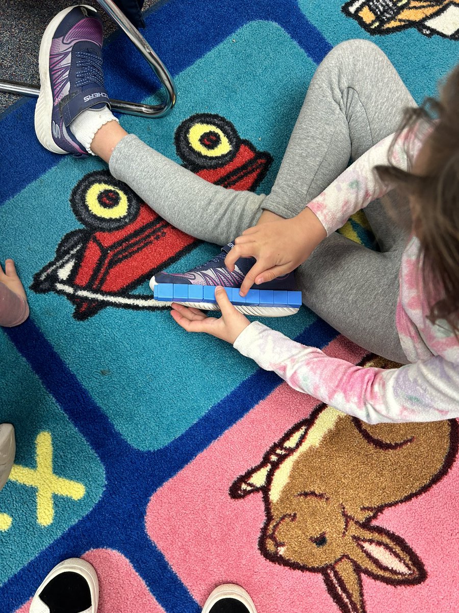 SullivansStars's tweet photo. 💙🐻🐾 Learning to measure and compare objects! #bearshine https://t.co/0PVIEtf6bZ