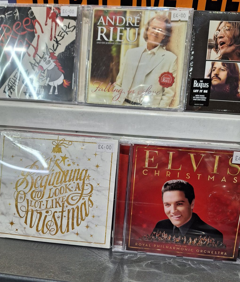 Chill out this weekend with some Christmas tunes.  We have two units indoor selling vinyl and CD's and traders on the outdoor, loads of bargains to be had 👍

📌 Gamechanger, 1981 Hall, unit 469 to 470
📌 Too Damn Loud, 1981 Hall, unit 438 to 439
📌 Music Man, outdoor market