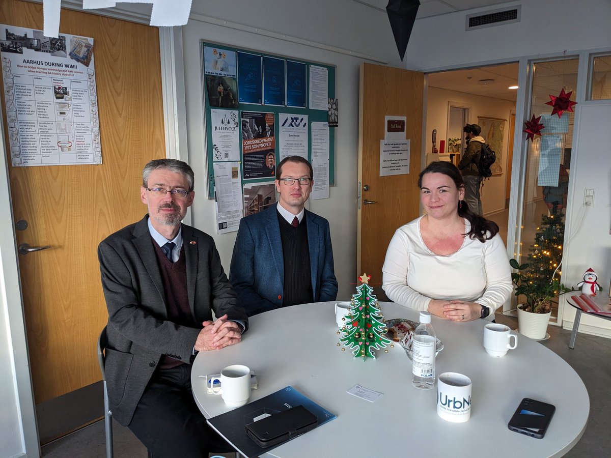 Lovely visit from the Czech ambassador @EmbassyoftheCz2 at @AarhusUni_int to meet fellow Czechs (and Slovaks) at the Dpt of History and Classical Studies @UrbNet1 @Archaeologue1 @KateMokranova