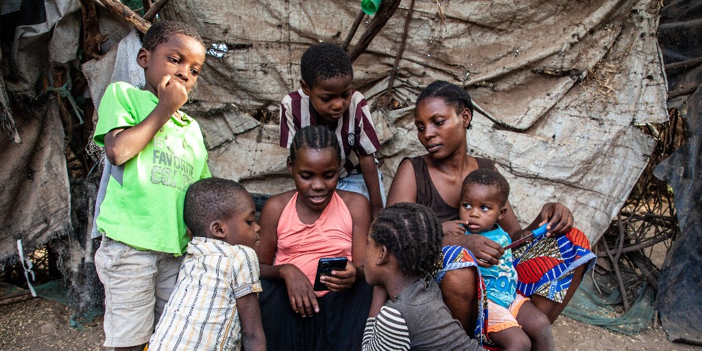 94% of refugee camp residents go without #energy. Grassroots pioneers are changing the story – powering lights, fridges, phones and more. At #COP28, we’re urging funders, investors and policymakers to back local #solutions: bit.ly/3Rn24Dk
