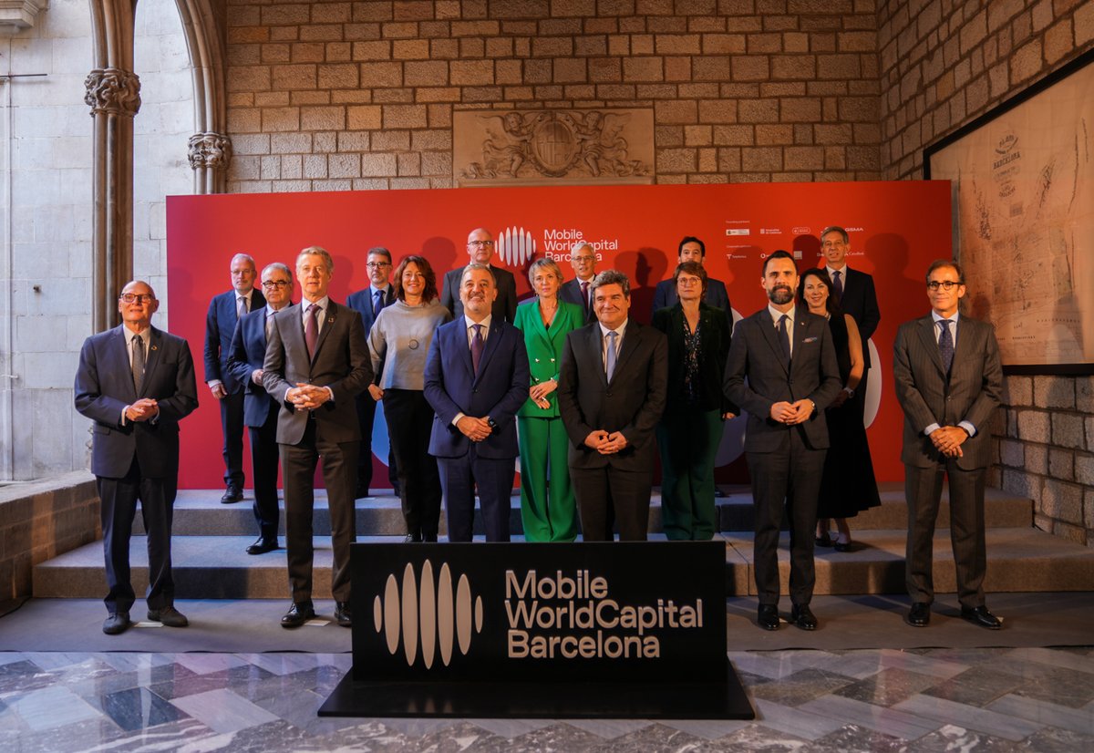 Fira_Barcelona's tweet photo. L'impuls a una tecnologia més sostenible i humana al servei de la societat. És l'objectiu del Pla Estratègic 2023-2027 de la Fundació @MWCapital, de la qual Fira de Barcelona n'és membre, i que s'ha presentat avui.

#HumanisingTechnology https://t.co/Lg0tKVx32o